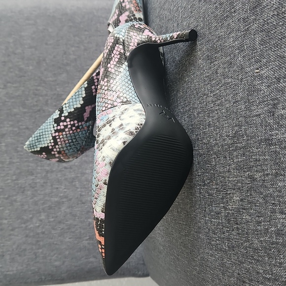 Katy Perry, Bright snake embos blue multi color, size 7.5 M - Picture 3 of 5